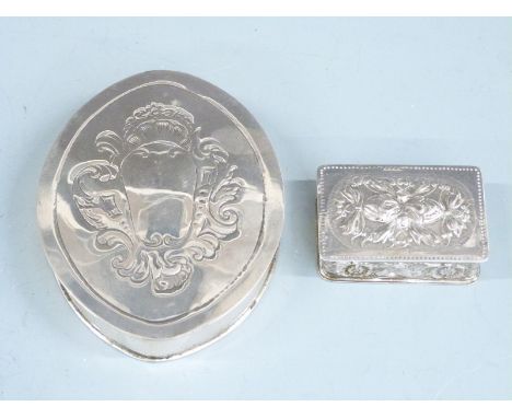 Oval dressing table or trinket pot marked 800, maximum diameter 9.5cm together with a smaller silver trinket box marked Sterl