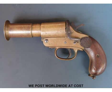 Wolseley No 1 Mark III flare gun or Very/signal pistol marked Woseley 1917 and with multiple proof marks, overall length 27cm