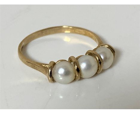 A 9ct gold pearl ring, size N CONDITION REPORT: 2.2g