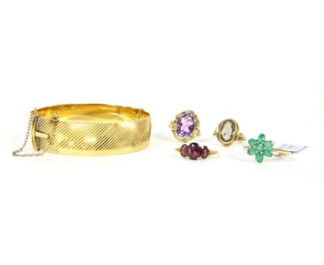 A single stone oval cut amethyst ring, marked 333, 3.52g, a 9ct gold single stone oval cut smokey quartz ring, 3.32g, a 9ct g