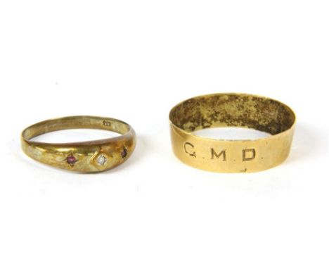 An 18ct gold cuff, possibly from an umbrella, 2.21g, and a three stone diamond and ruby ring, marked 333, 1.26g