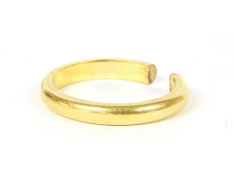 A 22ct gold high D-shaped wedding ring, (cut right through), 4.62g