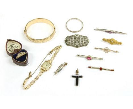 A collection of jewellery, to include a ladies 9ct gold Benson mechanical bracelet watch, 14.64g, a Victorian 9ct gold single