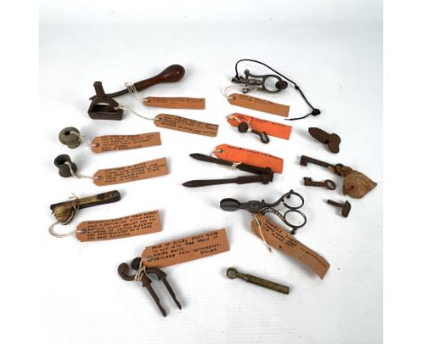 A very interesting collection of 18th and 19th century curios / collectables, with handwritten museum-style labels with acqui