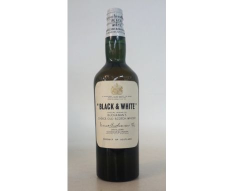 BLACK & WHITE BLEND CIRCA 1960'S
We estimate this bottle as being from the 1960's with the popular spring cap closure.  Bottl