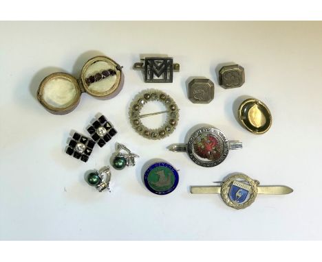 A Georgian garnet and gold half eternity ring, to/w a Victorian circlet brooch, various badges, clip on earrings, buttons etc