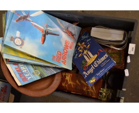 Mixed Lot: Chinese glove boxes, trinket box, magazines etc