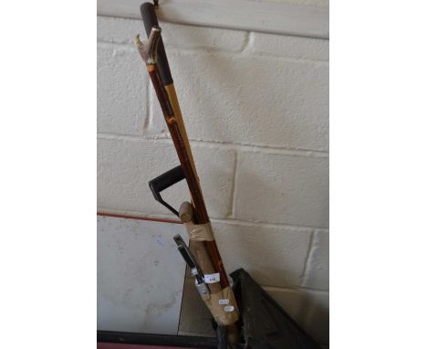 Quantity of garden tools