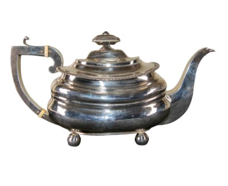 Georgian,  An attractive&nbsp;silver teapot Hallmarked London, 1811, with maker's mark TH.&nbsp;  Weight: Approx. 625 grams 