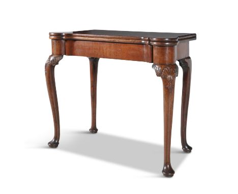 AN IRISH GEORGE III MAHOGANY FOLD TOP CARD TABLE, the rectangular top with rounded fore corners, enclosing a baise lined inte