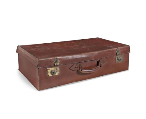 A LONG RECTANGULAR LEATHER GUN CASE, with brass protective corner mounts, fitted lined interior and carrying handle. 175.5cm 