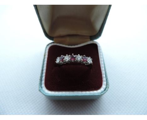 18ct Gold, Ruby and Diamond Ring - Size O - 3gms 