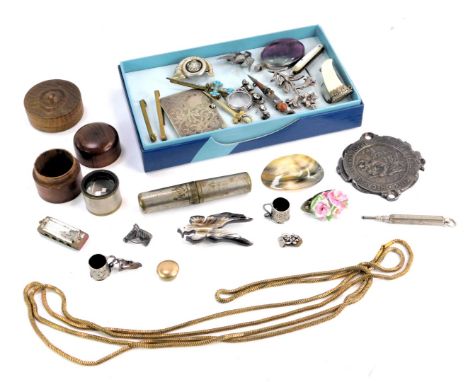 Jewellery and effects, comprising treen periscope, white metal and agate dagger brooch, a white metal book cover, a Victorian