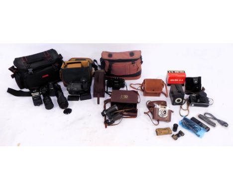 Various cameras and equipment, to include a Halina 6-4 camera, in leather case, a Zenit TTL camera, early 20thC binoculars, b