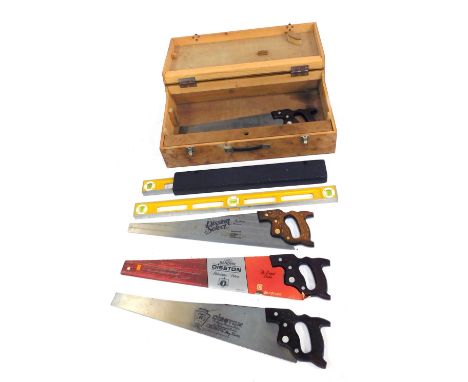 A tool chest and contents, including Diston cross-cut saws, 10.D8 saw, Model T95, 26" blade 8pt cross-cut saw, Sabiler spirit
