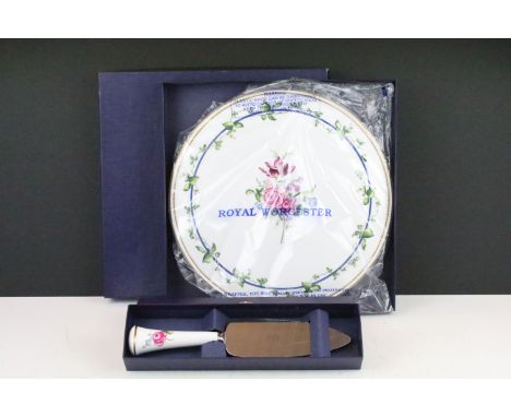 Royal Worcester 'Sheridan' cake plate and cake slice, both boxed. (Cake plate approx 28cm diameter) 