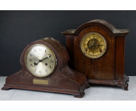 Ansonia Clock Co mahogany mantle clock, the brass dial with open visible escapement to centre, measures approx 32.5cm high; p
