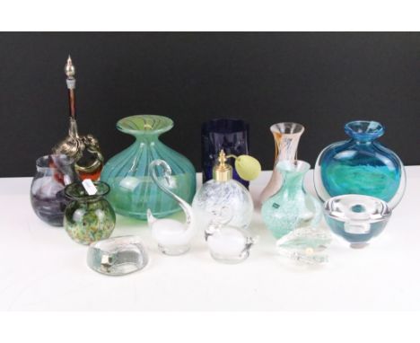 Collection of 20th century glassware, 14 pieces, to include 2 x Mdina vases (signed Mdina to base, tallest approx 13cm), Cait