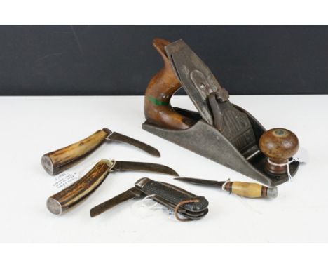 A collection of vintage penknives to include a military example together with a Baileytoolco wood plane.