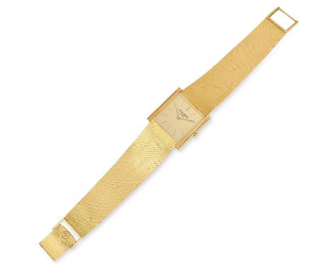 MEN'S WRISTWATCH, PATEK PHILIPPE with gold dial and strap, 18cm, 90.9g.