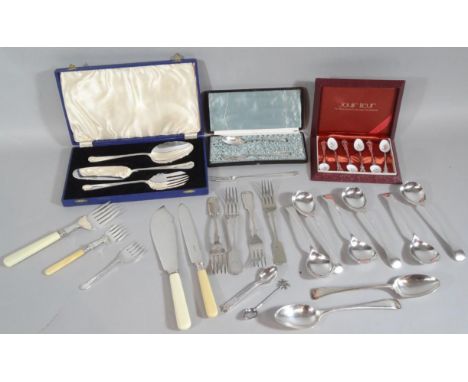 Various silver plate, to include a cased christening set of spoon, 15cm wide, and fork, other cased and loose plated cutlery,