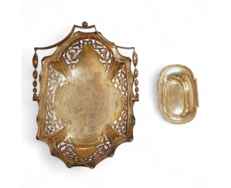 An Edwardian silver rectangular fruit basket, Fenton Brothers Ltd, Sheffield, 1902, base a.f., 22.6oz.