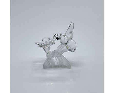 Part of the Among Flowers And Foliage collection. A clear crystal bumblebee with rhodium antenna and black crystal eyes. The 