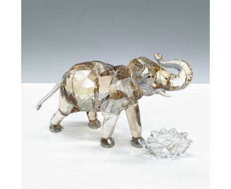 Enchanting lead crystal figure that shines in a crystal light sand with frosted tusks. This piece was the SCS annual edition 