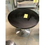 Lot de 2 tables rondes 26.5 " diam - VOGUE + 1 base extra