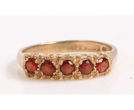 9 carat gold and garnet ring, the head set with five round cut garnets, ring size K weight 2.1 grams&nbsp;