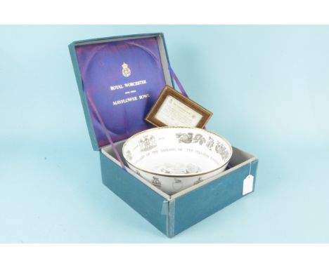 Royal Worcester boxed 'The Mayflower Bowl' produced in 1970 to celebrate the 350th anniversary of the sailing of the Mayflowe