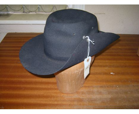 A black slouch hat with leather band (no badge), probably Queen’s Own Oxfordshire Hussars who wore a black slouch hat in the 