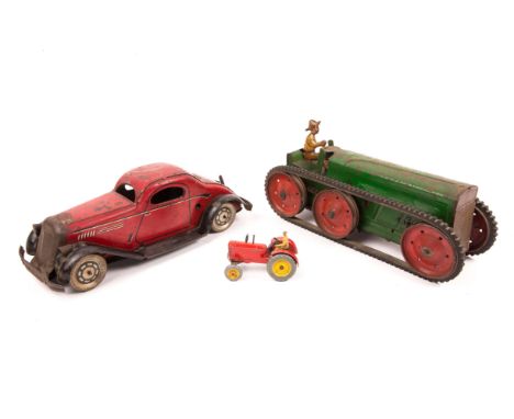 A small quantity of tinplate vehicles and model tractors. A large 1930s Tri-ang tinplate No.3 clockwork Tractor with 6 wheels