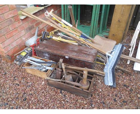 Large collection of tools etc.