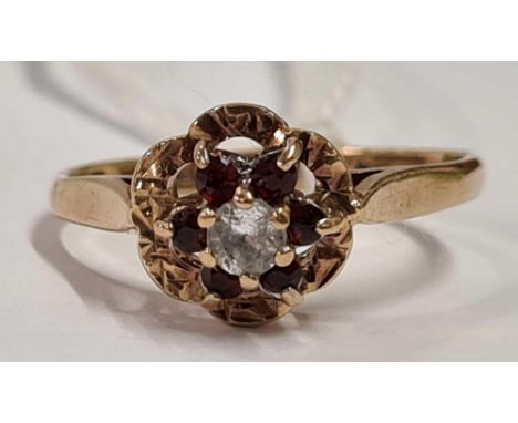 9ct TOPAZ &amp; RED STONE CLUSTER RING