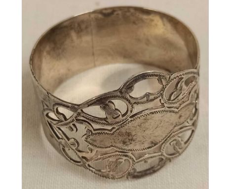 A GOOD SILVER NAPKIN RING, B'HAM 1910