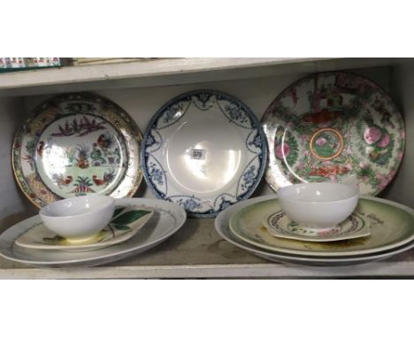 SHELF OF VARIOUS DECORATIVE PLATES &amp; BOWLS ETC