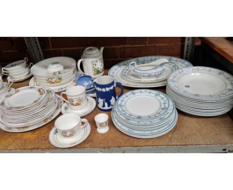 SHELF WITH JOHNSON BROTHERS SULTANA PATTERN PLATES ETC, MON JARDIN VILLEROY &amp; BOCHE CHINAWARE &amp; 3 PIECES OF WEDGWOOD