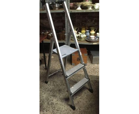 3 STEP DECORATORS ALUMINIUM LADDER
