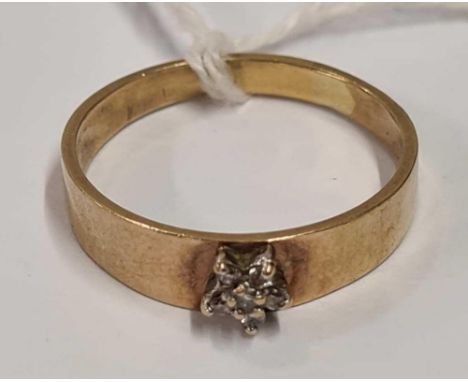 9ct BAND RING WITH DIAMOND CLUSTER