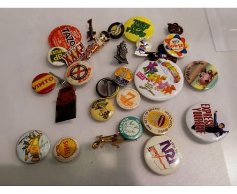 Mixed enamel and pin badges including Butlins and Gollies. UK P&amp;P Group 1 (£16+VAT for the first lot and £2+VAT for subse