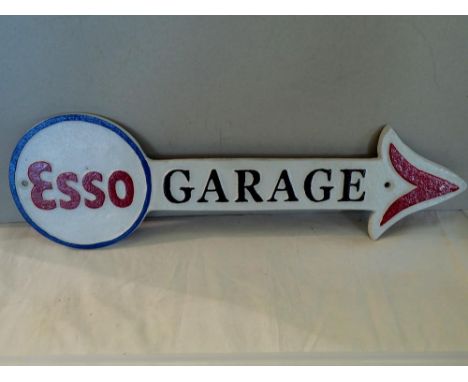 Cast iron Esso garage arrow sign, W: 40 cm. UK P&amp;P Group 1 (£16+VAT for the first lot and £2+VAT for subsequent lots) 