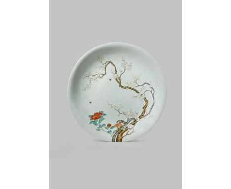 A MASSIVE CHINESE FAMILLE ROSE DISH LATE QING DYNASTY / REPUBLIC PERIOD Painted on the interior with two intertwining prunus 