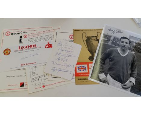 FOOTBALL, Manchester United selection, inc. Nobby Stiles signed photo, half-length in Manchester United kit; home programme f
