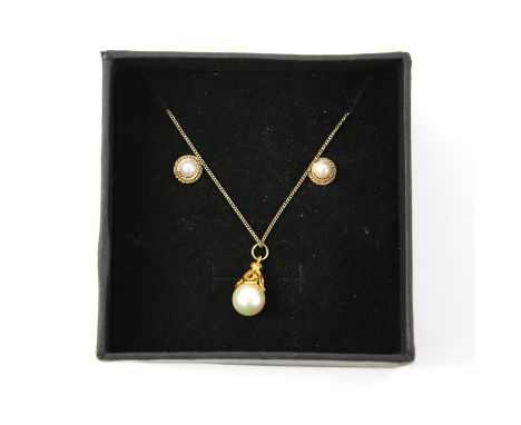 Pearl pendant and earrings, 8.5mm pearl pendant on a fine chain, length 46cm, and a pair of pearl earrings with a rope design