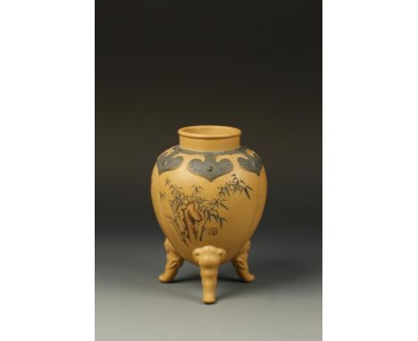 A CHINESE YIXING TRIPOD VASE, the straight neck with a rounded rim above a ruyi-band shoulder, the segmented body with incise
