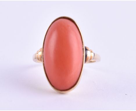   Korallenring  GG 585/000, Koralle ca. 20 mm x 10 mm, RG ca. 54, Gesamtgewicht ca. 5,3 g        Coral ring  yellow gold 585/