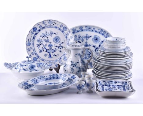   Konvolut Stadt Meissen  38-tlg., dabei: 5 gr. Suppenteller (Ø 25 cm), 3 kl. Suppenteller (Ø 22,5 cm), 5 Abendbrotteller (Ø 