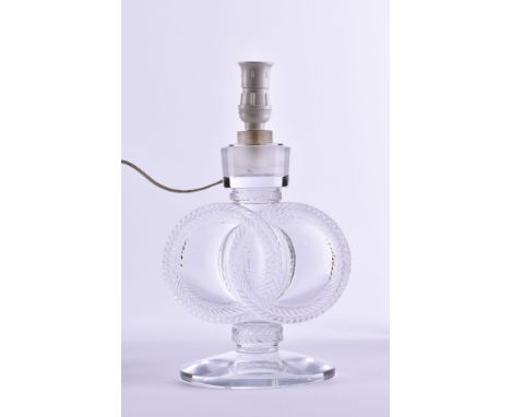   Tischlampe Lalique Frankreich  farbloses Glas, am Boden signiert, H: 23 cm        Table lamp Lalique France  colorless glas