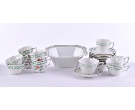   Konvolut KPM Kurland  20-tlg., 1 Schüssel ( 8 cm x 23 cm x 22 cm), 1 Dessertteller (Ø 15 cm), 8 Untertassen, 10 Tassen, ver